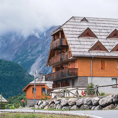 2 Pièces Avec Balcon Et Parking à Pra Loup - Fr-1-504-194 *