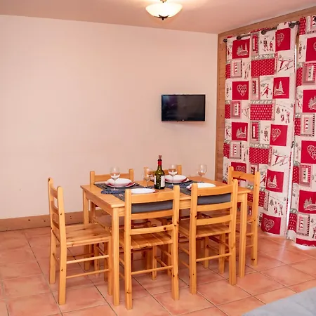 2 Pièces Avec Balcon Et Parking à Pra Loup - Fr-1-504-194 Appartement *