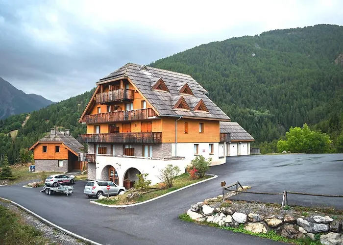 2 Pièces Avec Balcon Et Parking à Pra Loup - Fr-1-504-194
