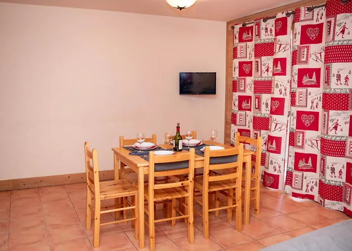 2 Pièces Avec Balcon Et Parking à Pra Loup - Fr-1-504-194 Appartement *